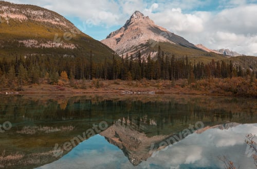 Preview: Lake in Canada