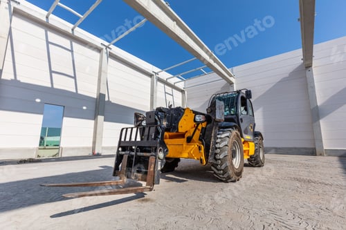 Preview: Industrial warehouse construction. Rotating telehandler vehicle