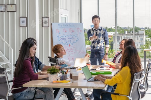 Preview: Asian Creative manager man presenting the successful ideas in front of Group Of Asian people
