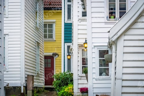 Preview: Traditional white houses in the old part of Bergen