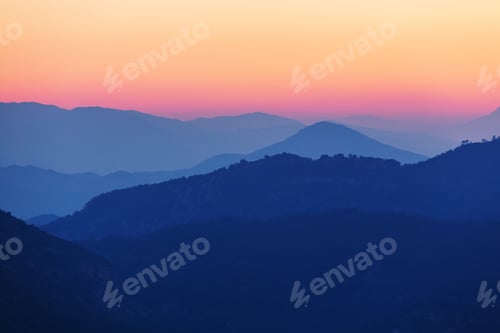 Vorschau: Berge bei Sonnenuntergang