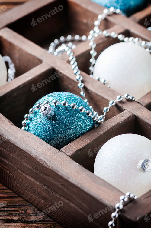 Preview: Box with christmas balls on the wooden table