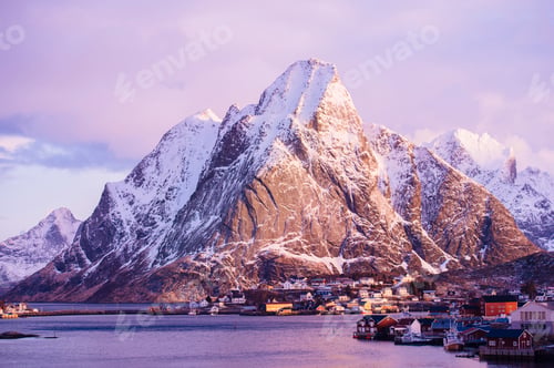 Preview: The fishing village of Reine, Lofoten, Norway