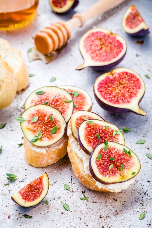 Preview: bruschetta fresh figs, honey and thyme