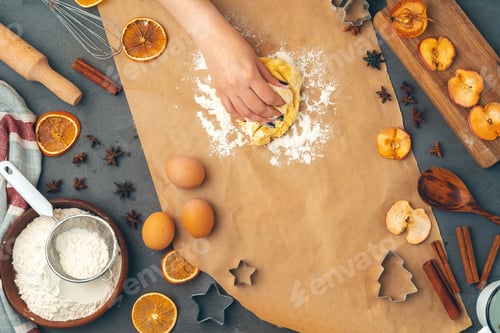 Preview: Woman's hands preparing dough for cookies close up