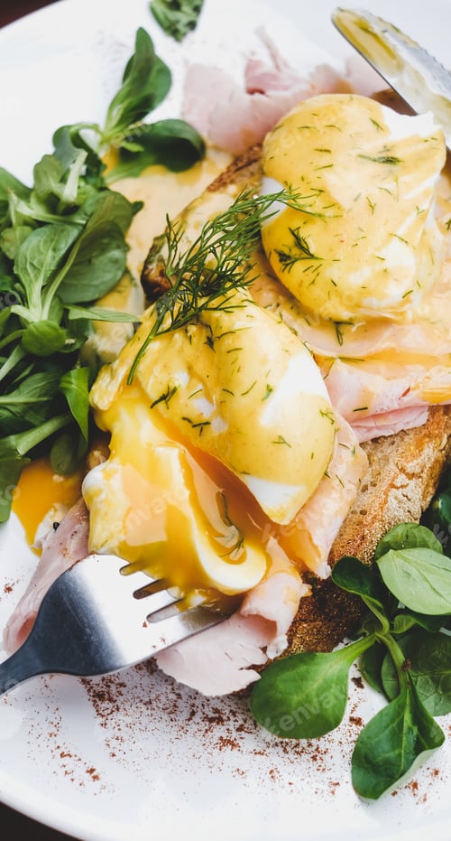 Preview: Poached eggs on sourdough bread with ham and salad