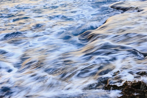 Preview: Blurred abstract background of sea water with waves and foam. Motion blur. Nature. N