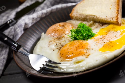 Preview: Fried eggs and bread.