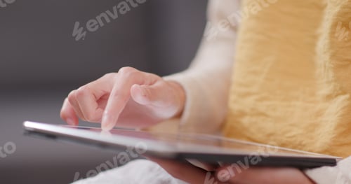 Preview: Woman use of tablet computer at home