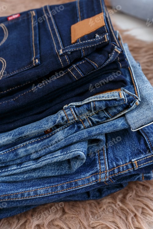 Preview: Pile of jeans