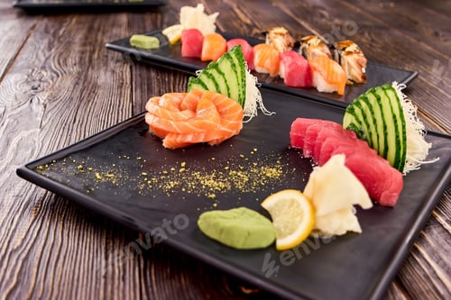 Preview: Nigiri sushi dish on black rectangle plate.