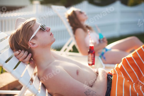 Preview: Friends basking in the summer sun