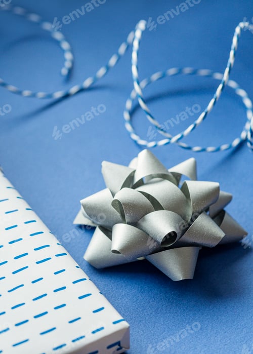 Preview: Wrapped Gift with Silver Bow and Striped String