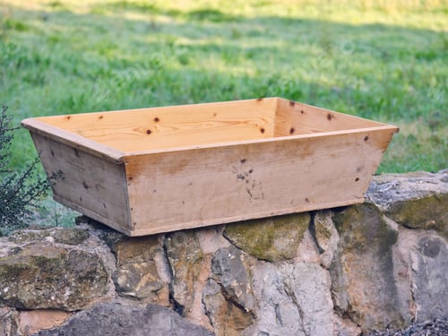 Preview: Empty trough on stone fence