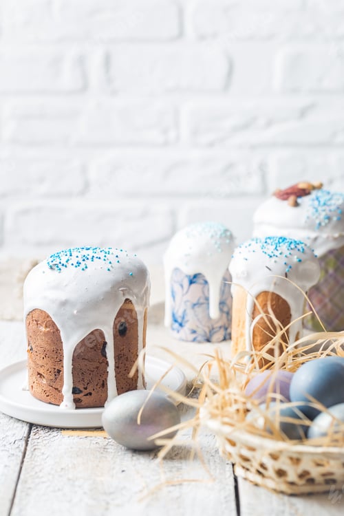 Preview: Easter table with Easter cakes