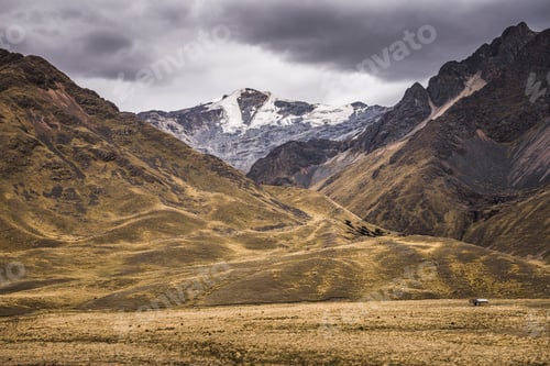 Preview: La Raya Pass, a 4,335m pass between Cusco Region and Puno Region, Peru, South America