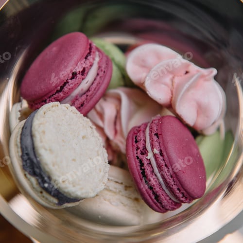 Preview: Colorful Macaroons. tasty French macaroon chef table.