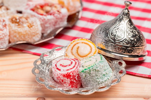 Preview: Turkish delight on a wooden table