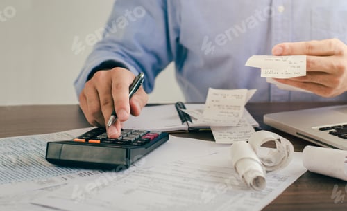 Preview: Male investors are calculating investment cost statistics with calculators and bills spent on hand.