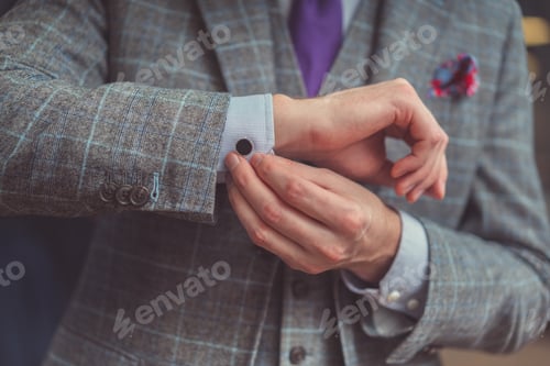 Preview: Businessman in suit