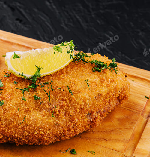 Preview: Breaded schnitzel on a cutting board
