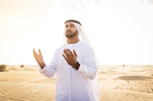 Preview: Arabic men in the desert