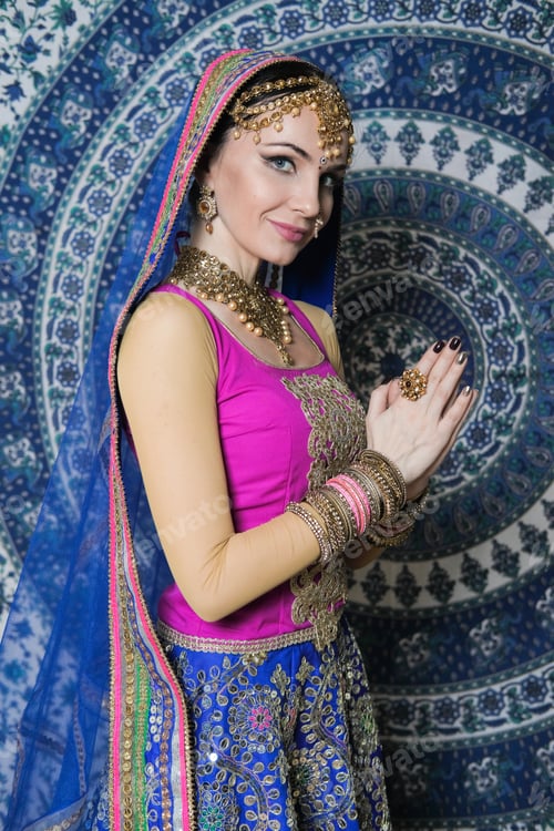 Preview: Portrait Of A Female Model In Ethnic Indian Costume With Jewellery And Traditional Makeup.