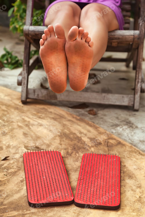 Preview: Meditative Practice on a Sadhu Board Enhances Balance and Mindfulness Outdoors