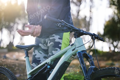 Preview: Hand, cycling and outdoor with wrist pain and injury from fitness and mountain bike training. Athle