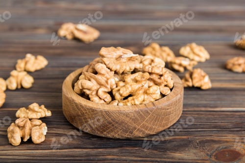 Preview: Fresh healthy walnuts in bowl on colored table background. Top view Healthy eating bertholletia