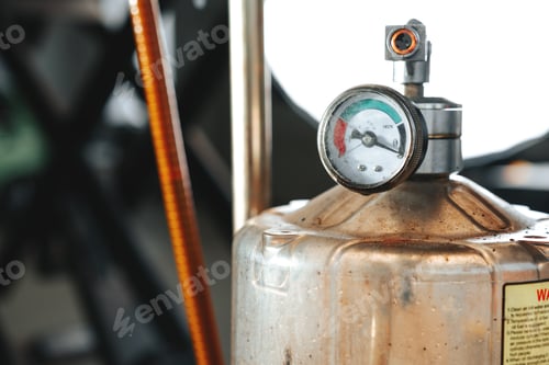 Preview: Air suction oil drainage device in car service