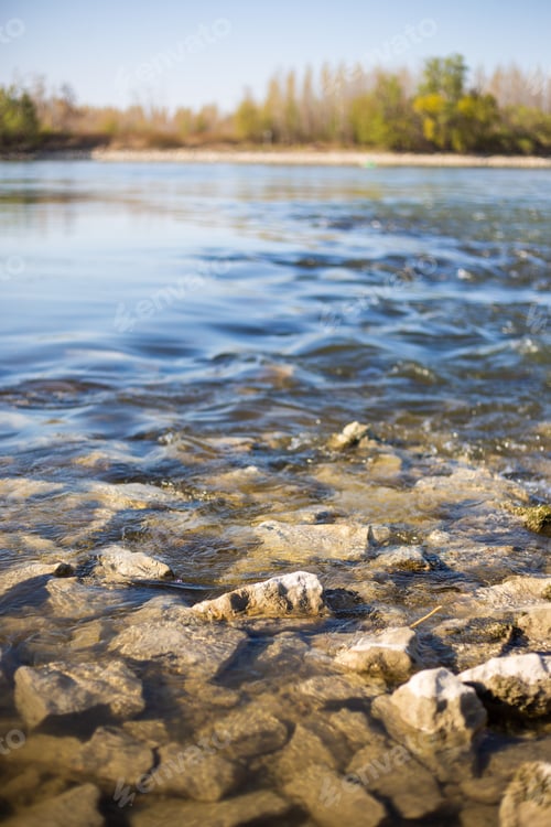 Preview: rocks are covered in water as the sun shines on it