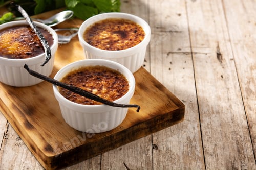 Preview: Homemade creme brulee in bowl