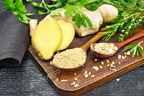 Preview: Ginger ground and flakes in spoons on board