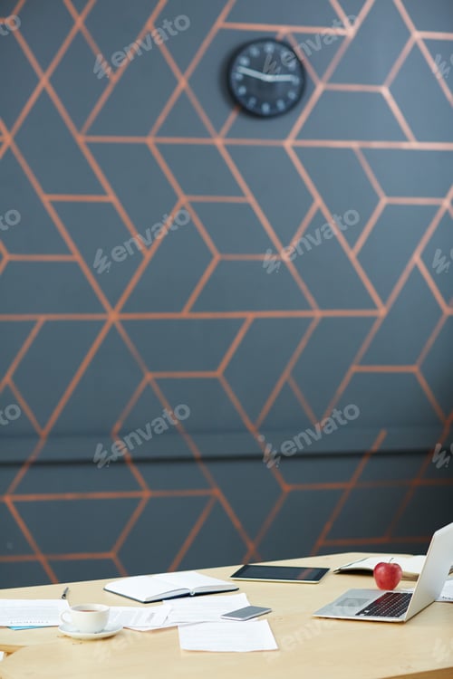 Preview: Desk of newscaster