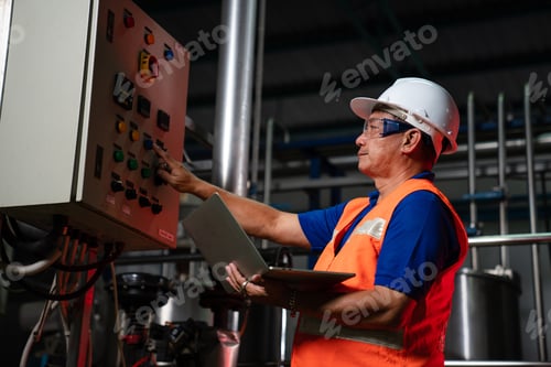 Preview: Professional engineering or worker man in protective safety uniform.