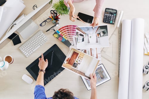 Preview: Interior designer meeting with client