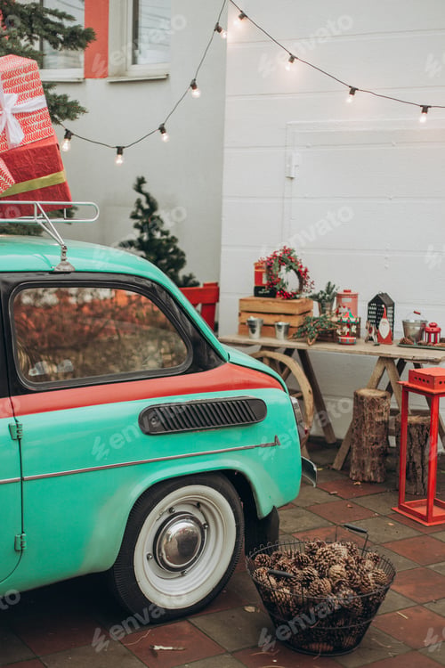 Preview: Retro mint colored car with christmas decorations