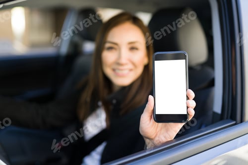 Preview: Female driver working for a mobile transportation app
