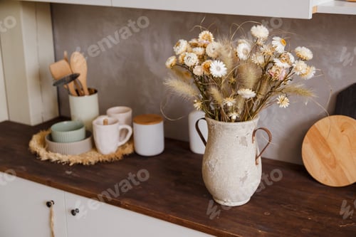 Preview: kettle kitchen corner decoration and yellow tulips with bib