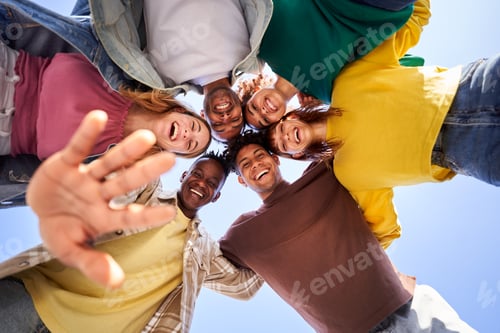 Preview: Internacional Erasmus students looking at camera cheerfully embracing each other.