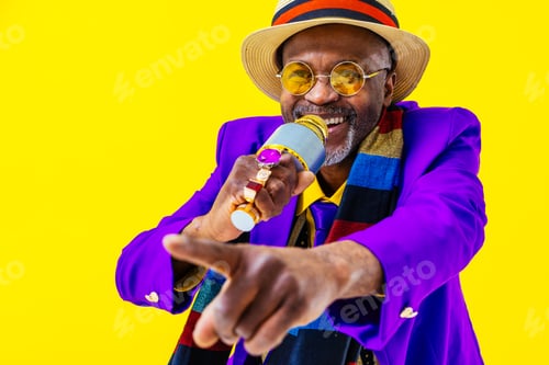 Preview: Cool senior man with fashionable outfit portrait