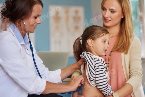 Preview: Little girl in the doctor office