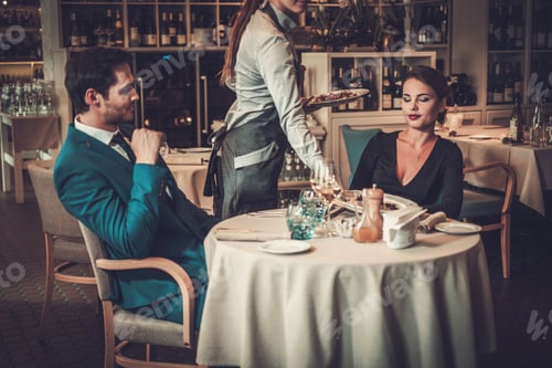 Preview: Stylish couple in a restaurant