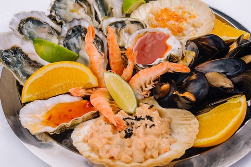 Preview: fresh shellfish seafood platter close up