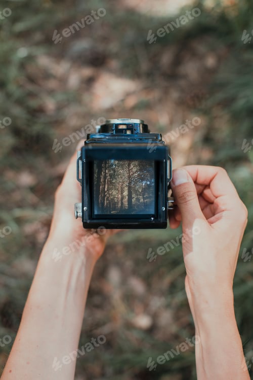 Preview: Woman taking photos