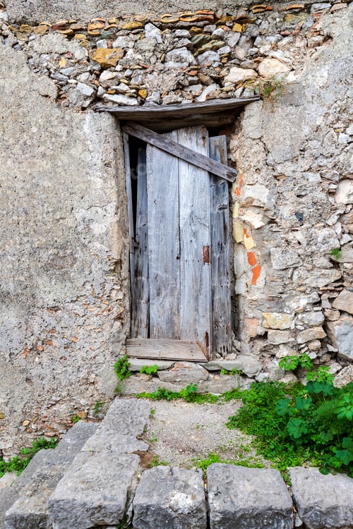 Preview: old wooden door
