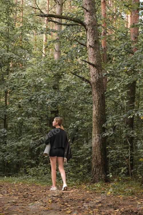 Preview: Workout.Gym sports workout outdoor nature.Fit,gym motivation,wellness.Woman exercising outdoors fore