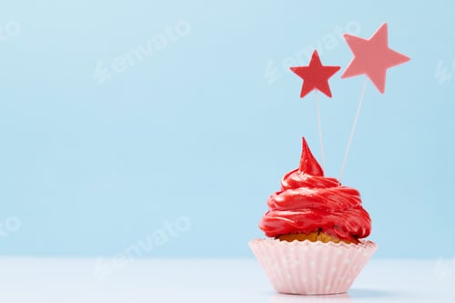 Preview: Red cream cupcake