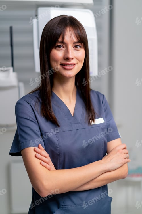Preview: female doctor dentist radiologist in uniform standing with crossed arms in beauty and health clinic